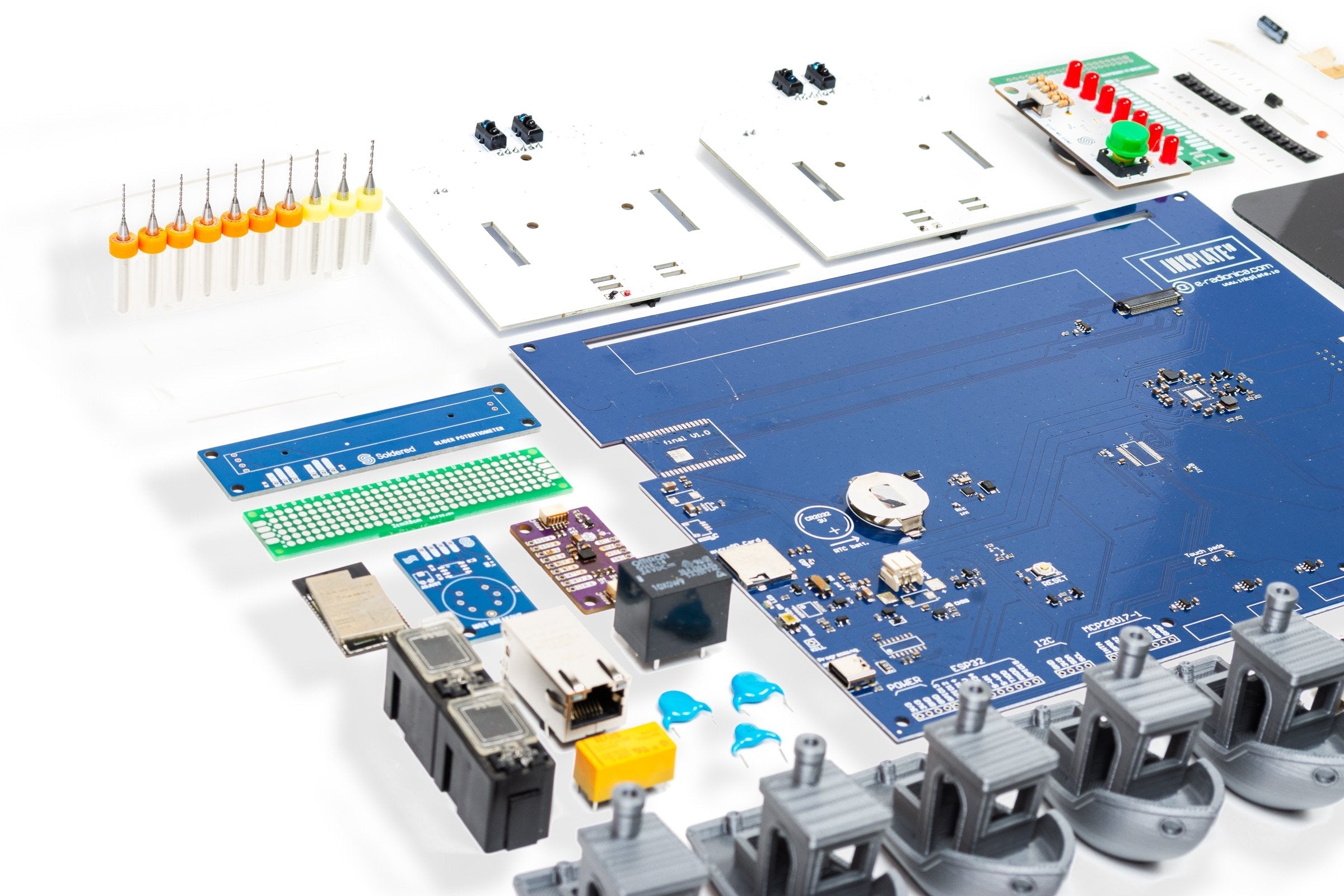 Paket verschiedener elektronischer Teile und Komponenten